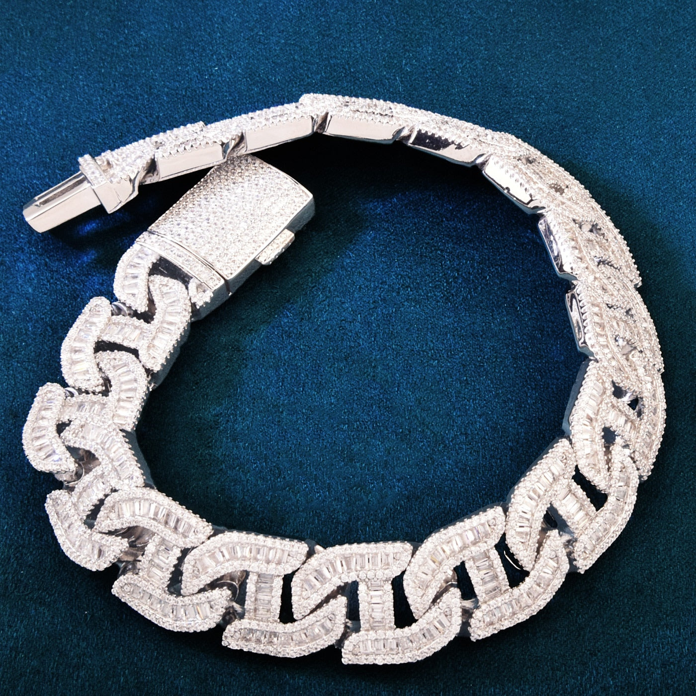 Gucci link bracelet hot sale iced out